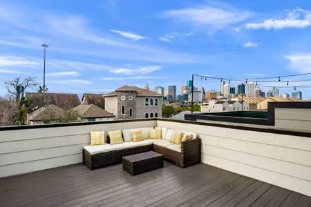 Midtown with a View! - Image 1