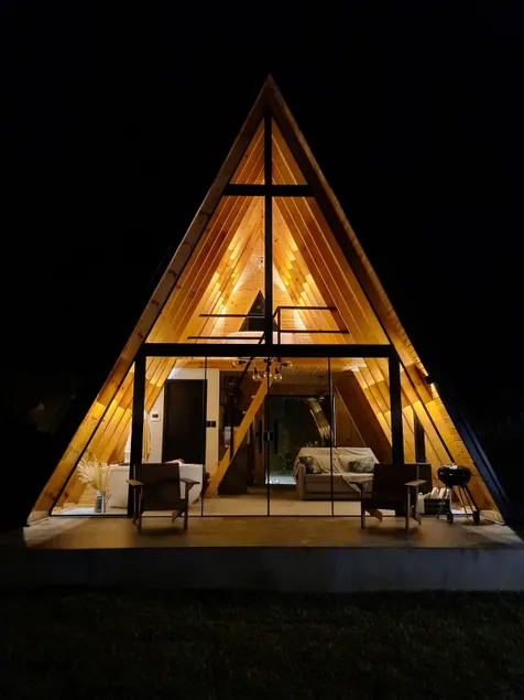 Snow Refuge! Sleeping Giant's Cabin! - Image 1