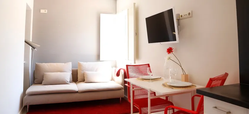 Ribeira Cinema Apartments - Image 1