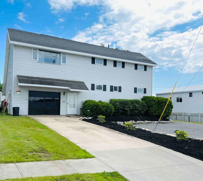 Walkable, modern, spacious village home, dockage, hot tub, fenced in yard. - Image 1