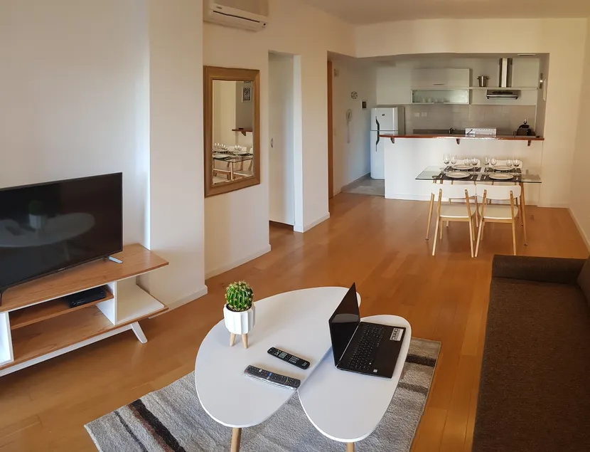 Charming apartment with covered garage - By BUMEN - Image 1