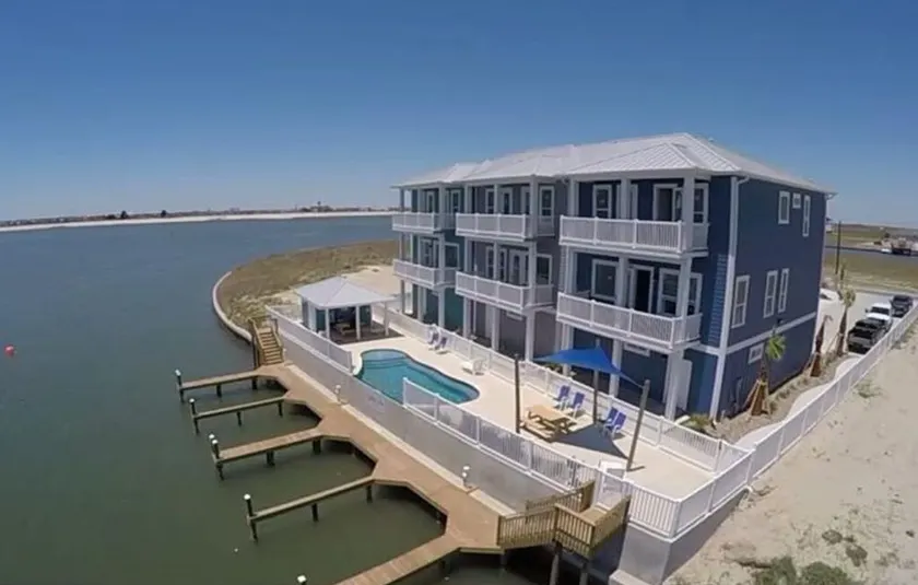 HUGE 4BR/3BA! Pool, Beach & Boat Slip! 4 Car Garage  - Image 1