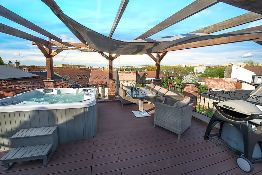 Glamorous Jacuzzi Loft Apartment with Roof Terrace - Image 1