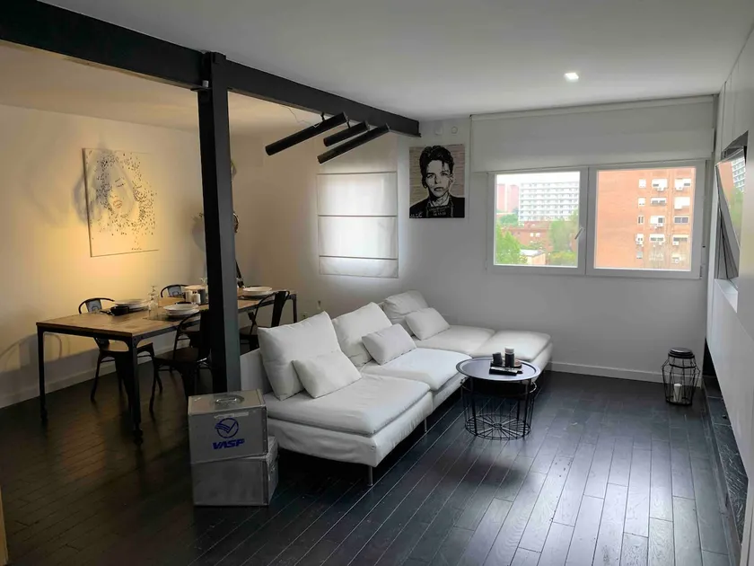 Lovely Loft on Arts & Sciencs - Image 1