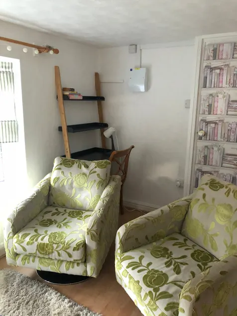 Adorable 1-bed home, off-road parking nr. beaches - Image 1