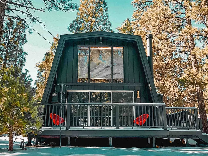 Mondbeschienene Bärenhütte - Ein gemütliches Gambrel-Dach A-Frame Cabin Rückzugsort - Image 1