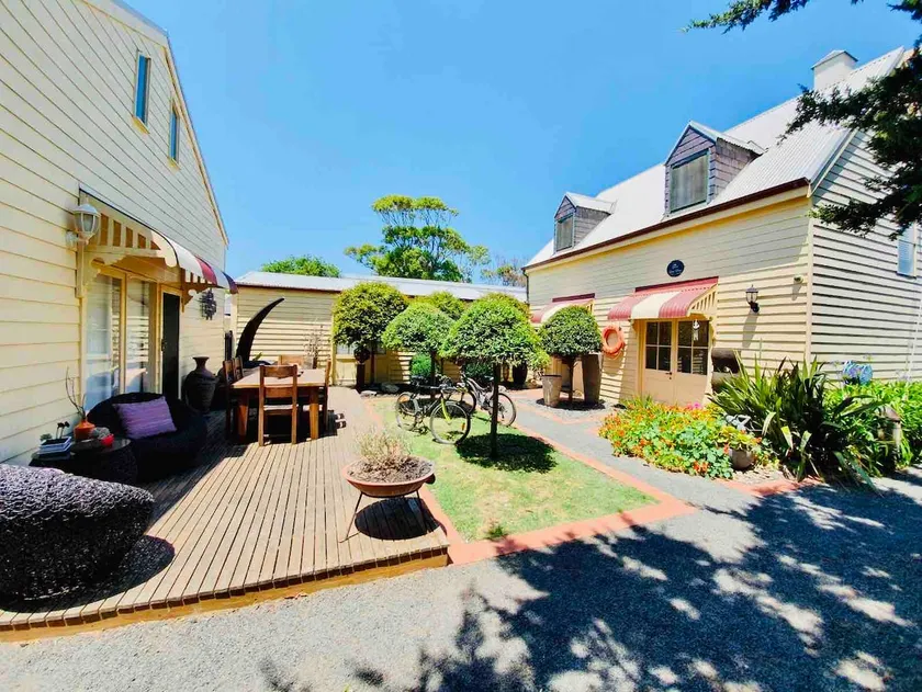 Gowrie Guest House - Where hospitality meets the sea! - Image 1