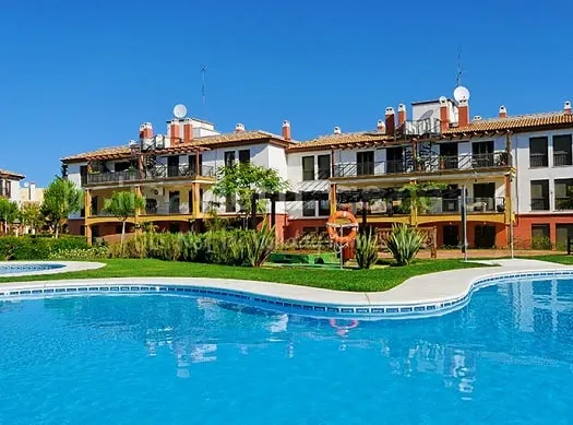 Apartment with a private garden and pool access - Image 1