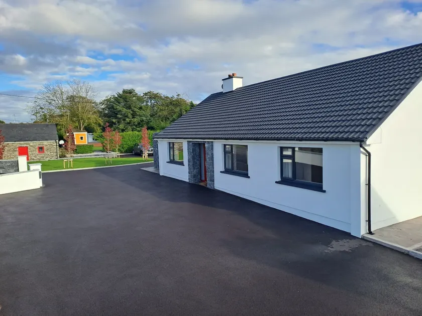 Clonakilty Home - Image 1