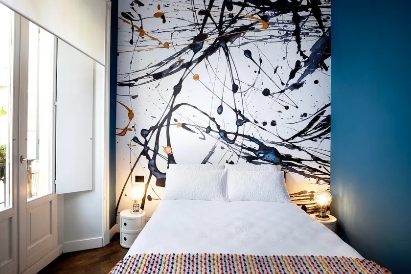 Vibrant Luxury Designer Apartment in Downtown - Image 1