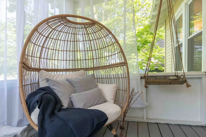 Sunny Artist’s Home Filled with Plants - Image 1