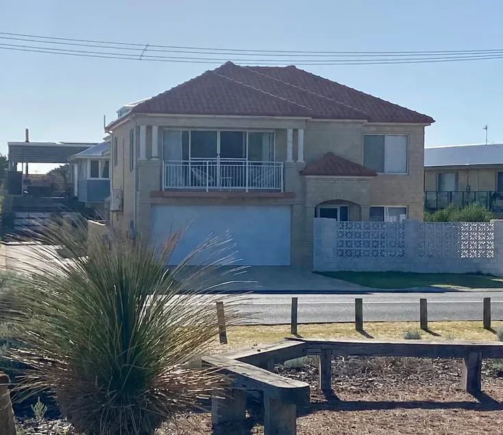 Bunbury beachfront townhouse, 500m to the CBD. - Image 1