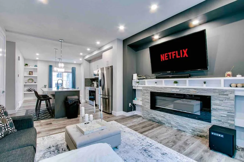 Luxury Townhouse, Garage, Close to WEM - Image 1