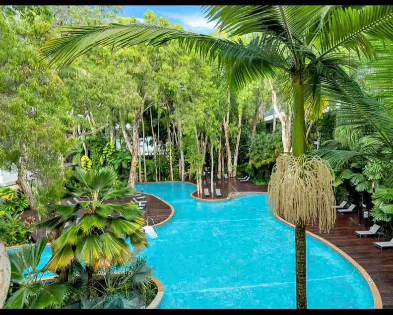 Palm Cove Escape, Pool, Balcony + Ocean Glimpse - Image 1