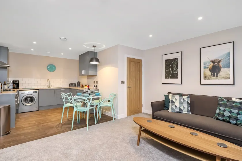Beautiful Executive Apartment 6 - Image 1