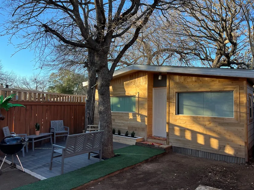 Comfy Cottage 2 miles From AT&T Stadium - Image 1