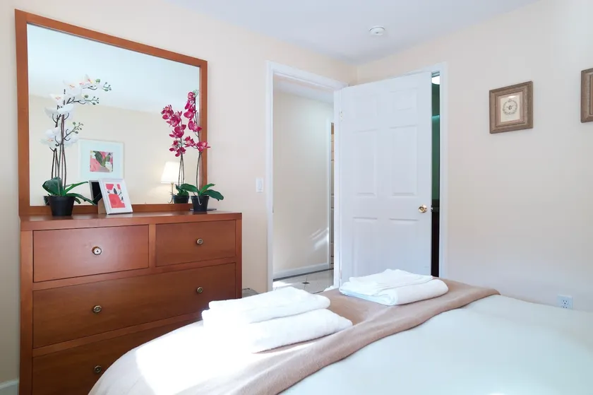 Spacious 2 Bedroom Flat in Vibrant Inner Sunset - Image 1