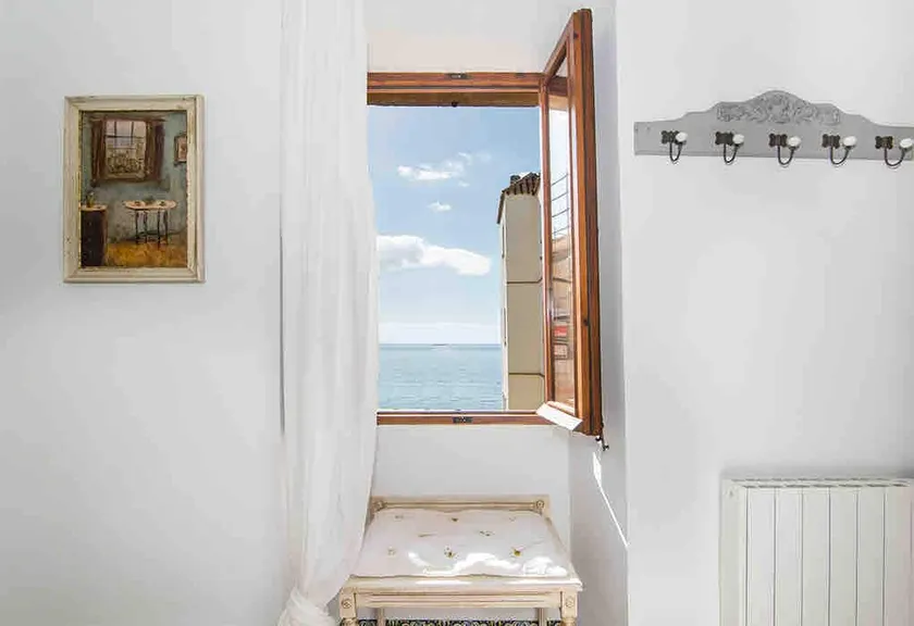 Poppy’s Beach House/48 steps from the sea. - Image 1