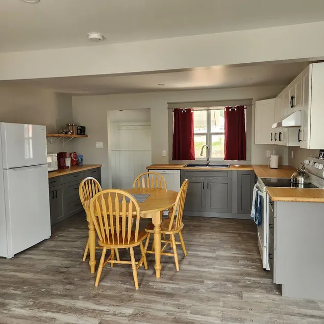 Modern 2br near the trestle - Image 1