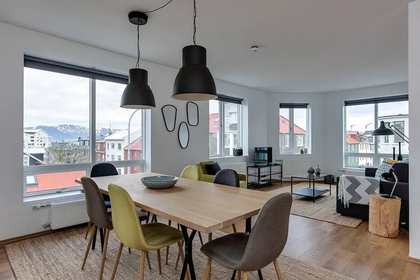 TYR Beautiful 2 Bedroom Apartment - Image 1