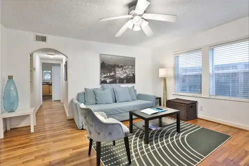 Heart l Of Montrose - Cozy 1 BR - Image 1