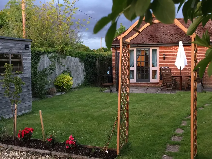 Two bedroomed cottage on New Forest doorstep - Image 1