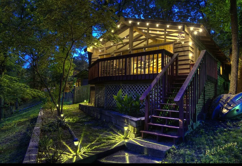 Grand Lakeside Escape 😊 Amazing Dock in Calm Cove - Image 1
