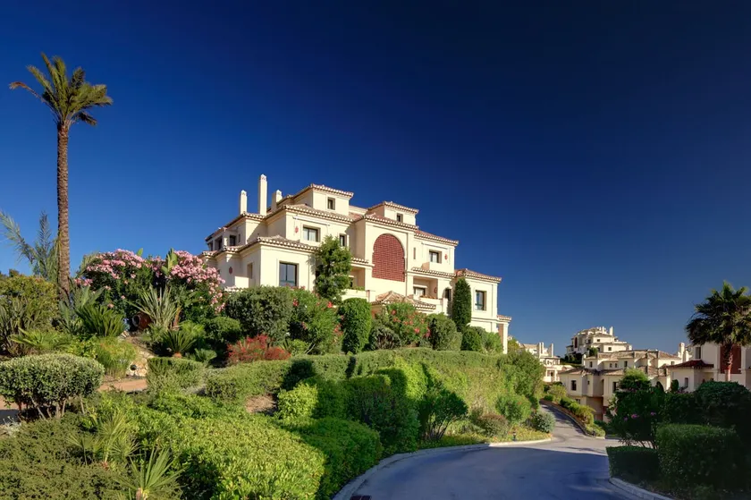 Unique Flat near Puerto Banus surrounded by Golf - Image 1