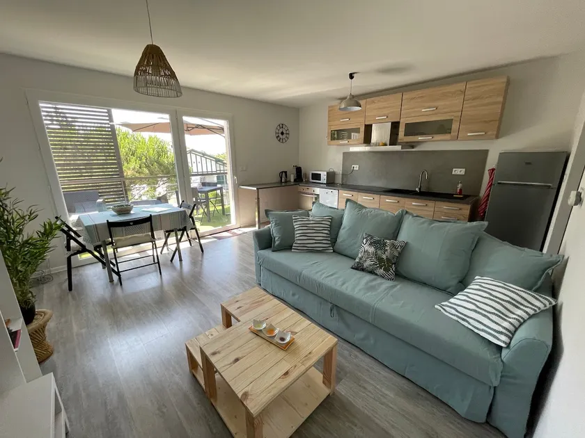 Close to the lake and ocean • Sunny terrace - Image 1