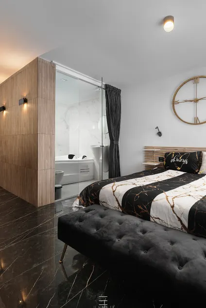 Mini paradise with Jacuzzi shelter in the building - Image 1