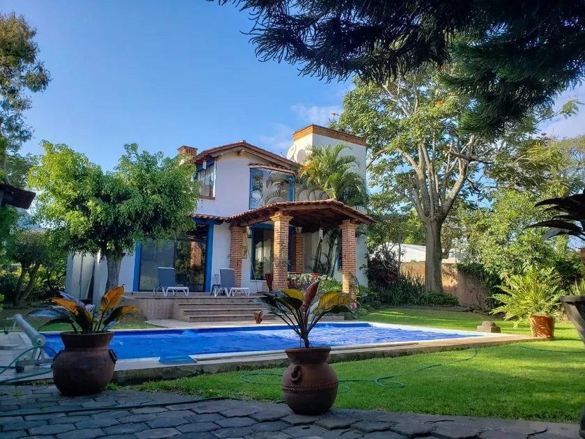 Beautiful house in Tepoztlán with parking - Image 1