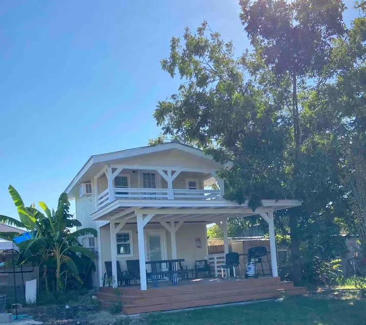 Private house on same property as another house. - Image 1