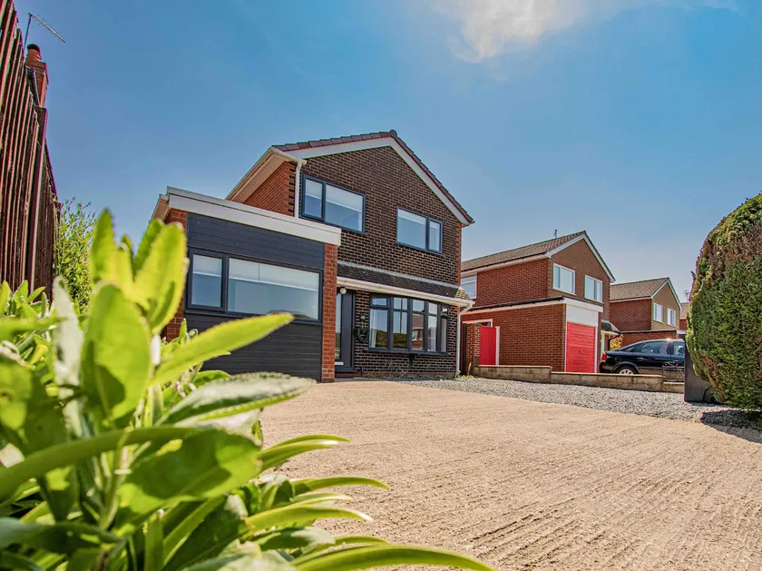 Styche view beautiful spacious, four bedroom home - Image 1