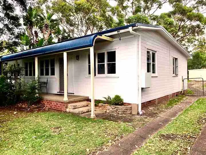 Cosy two bedroom bungalow close to lake and ocean - Image 1