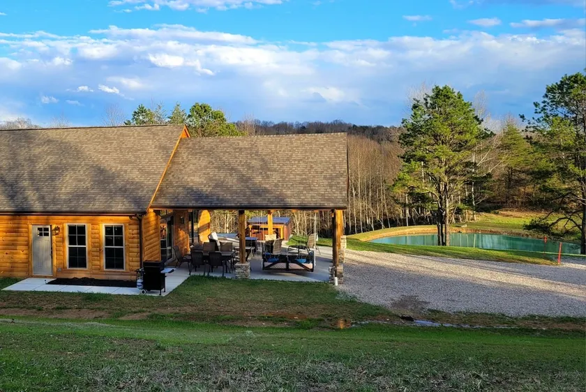 Hocking Luxury, HotTub, Sauna, Pond, Wi-Fi - Image 1