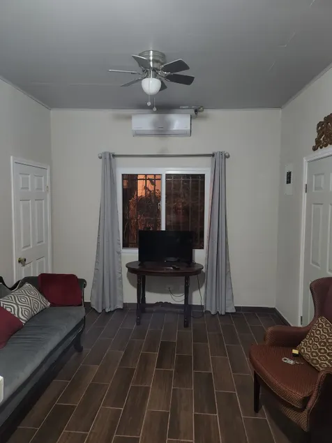 Lovely 1-bedroom condo & free parking on premises - Image 1