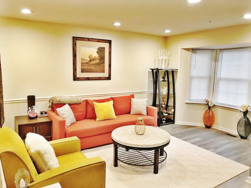 Modern/Spacious 3 B/rms-2.5 Baths-Silver Spring. - Image 1