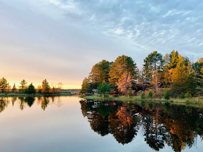 Come relax in a Tranquil Cottage on Island Lake! - Image 1