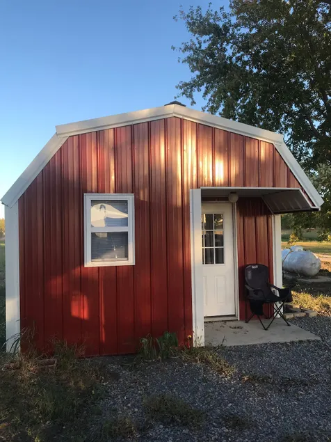 Little Red Barn - Image 1