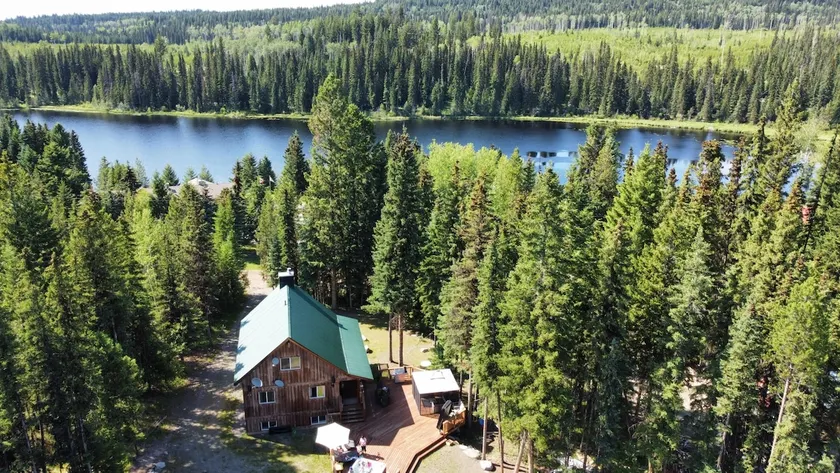 Luxurious Chalet, Lake, Hot Tub, Fireplace, Nature - Image 1