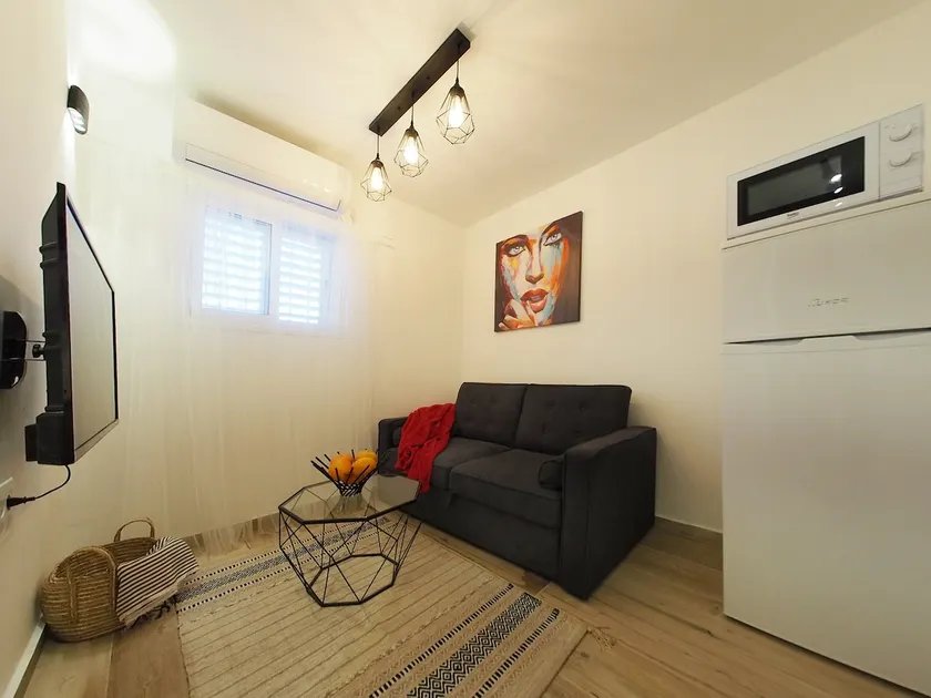 Studio Ariana 2 - Image 1