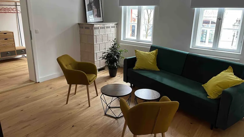 Old Town Apartment: 6 guests, near S-bahn & Palace - Image 1