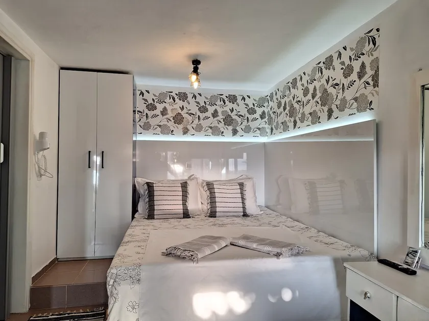 White Apartment Sea View - Image 1