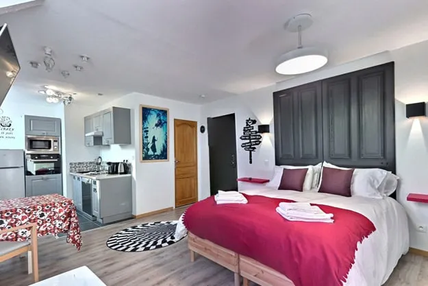 Alice in Wonderland Suite - Image 1