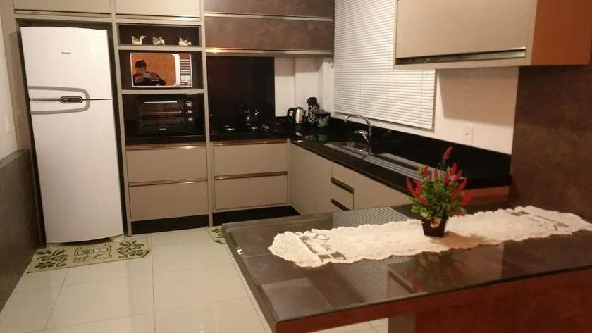 Fabulous 3-bedroom apartment (Balcony facing the avenue) - Image 1