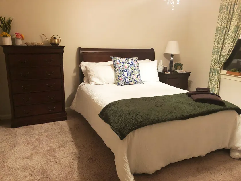 Nature in the City! | Private Room/Bath l Peaceful - Image 1