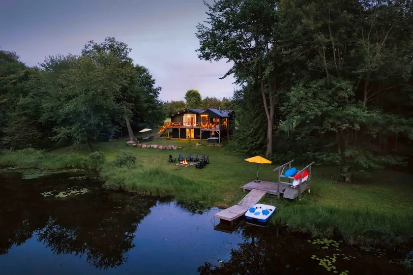Beautiful Log Cottage: Glass Room, Hot Tub & Sauna - Image 1