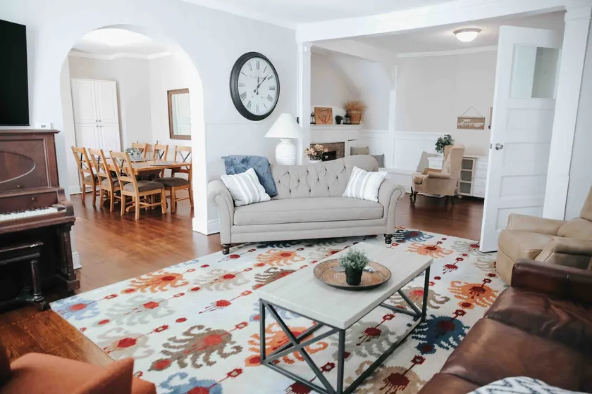 Beautiful remodeled historic Drake Univ home minutes from downtown and all metro - Image 1