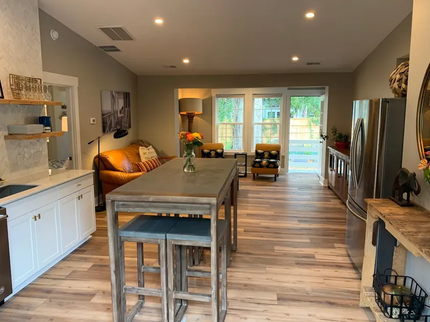 *Fully*Remodeled ”Red Roof Bungalow” 3bed/2bath - Image 1