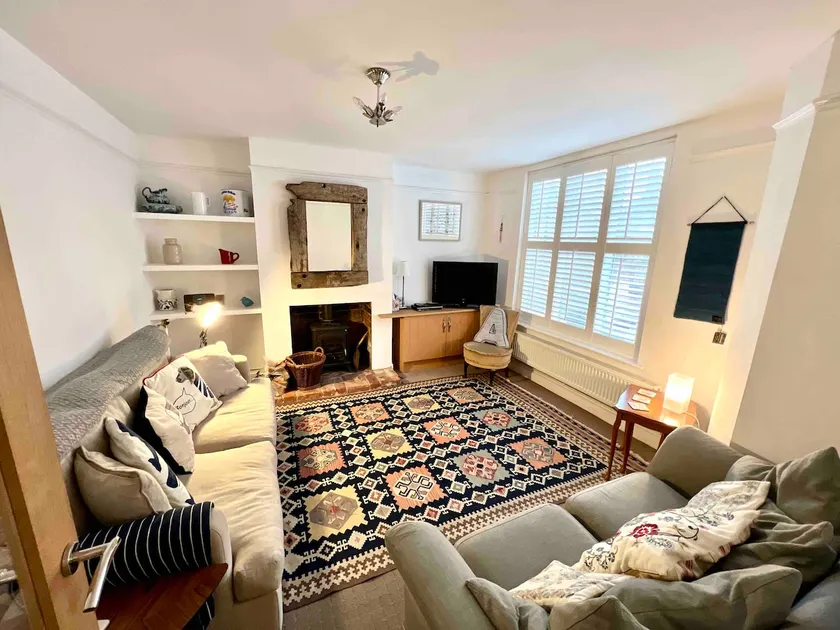 Airy, and delightful character cottage. - Image 1